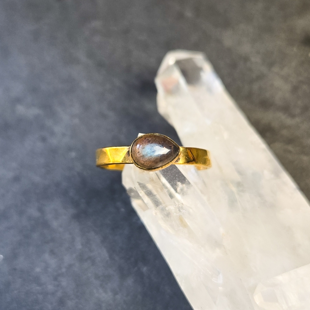 NWT Baizaar Teardrop Labradorite Hammered Stacking Ring, Size 7 - Picture 2 of 5